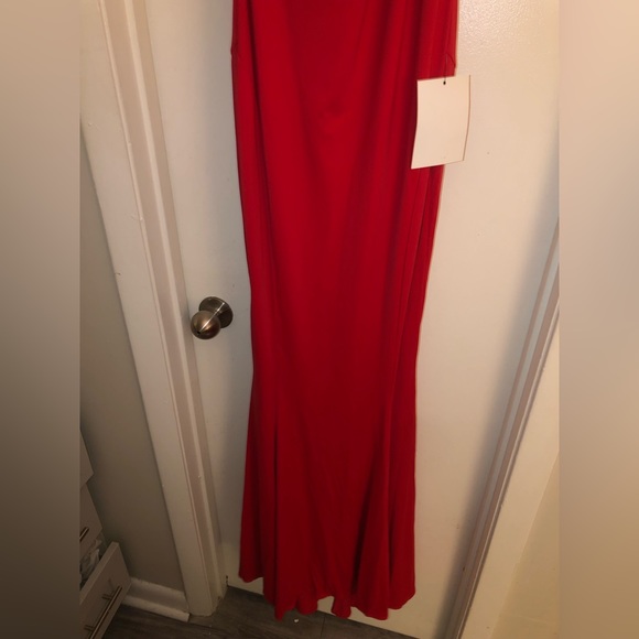 Moda Glam Slinky One Shoulder Gown Red - Picture 8 of 9